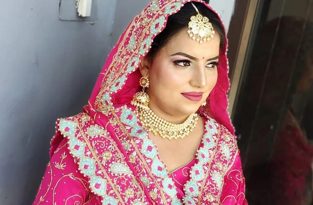 Real Aaina bride — pink and gold