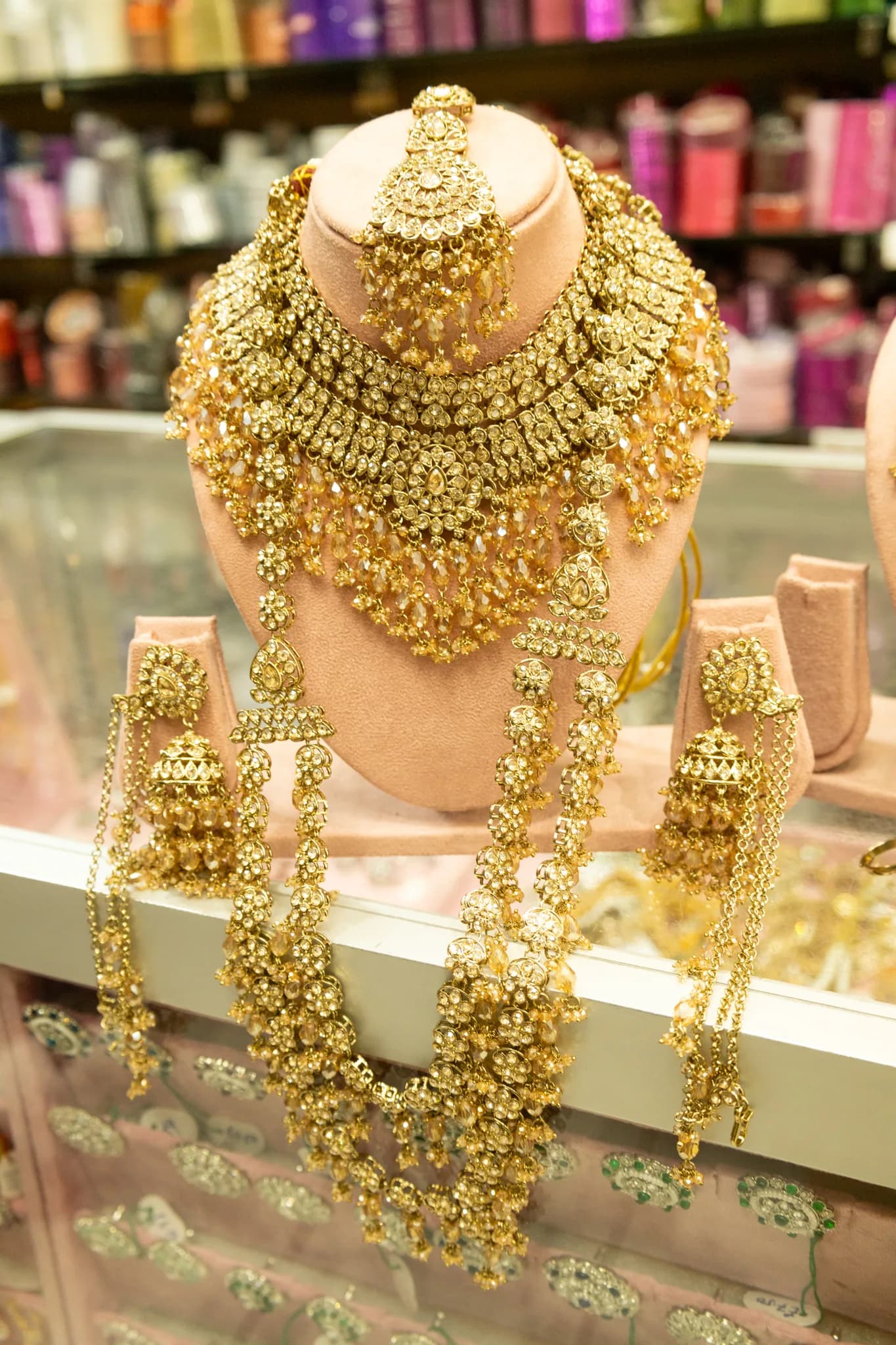 Bridal set on display bust